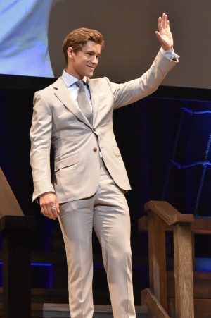 ブレントン・スウェイツ、『パイレーツ・オブ・カリビアン／最後の海賊』夏祭りプレミアに登場