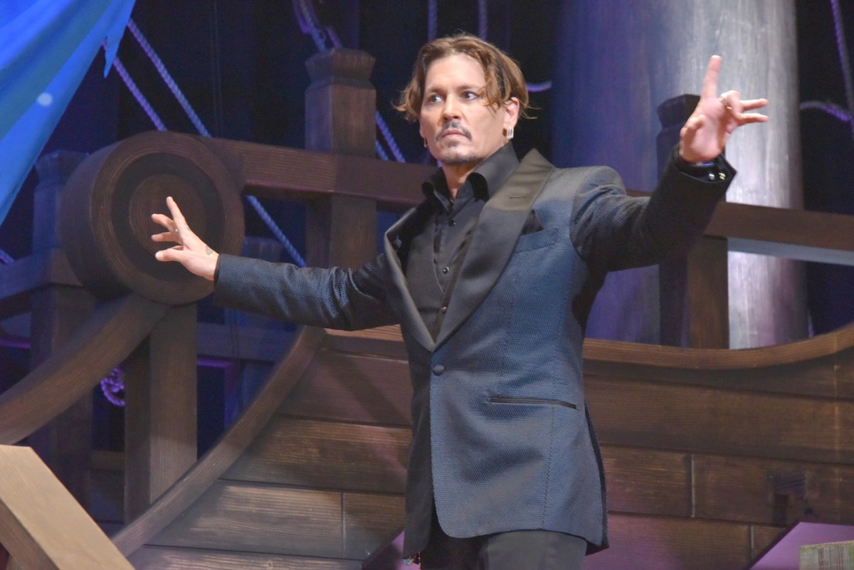 『パイレーツ』ジョニー・デップ来日、「コンニチワ！」連発で会場沸く