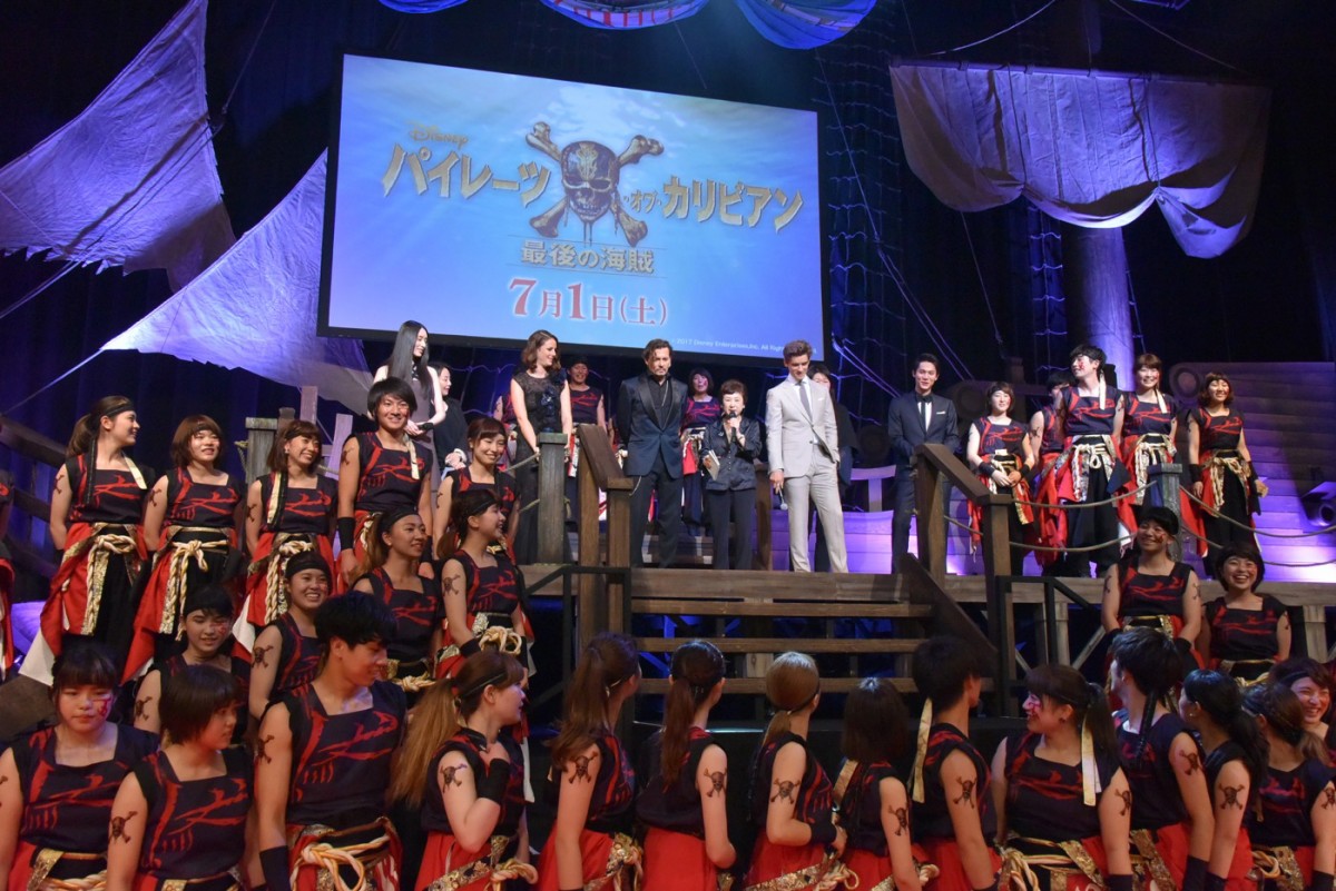 『パイレーツ』ジョニー・デップ来日、「コンニチワ！」連発で会場沸く