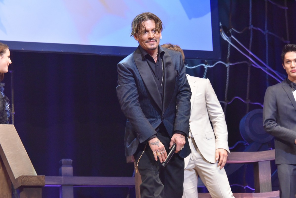 『パイレーツ』ジョニー・デップ来日、「コンニチワ！」連発で会場沸く