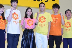 左から水卜麻美、羽鳥慎一、石原さとみ、東野幸治、渡部建、徳光和夫。『24時間テレビ40』制作発表会見にて