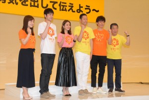 左から水卜麻美、羽鳥慎一、石原さとみ、東野幸治、渡部建、徳光和夫。『24時間テレビ40』制作発表会見にて