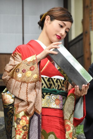 石原さとみ、『忍びの国』大ヒット祈願イベントに出席