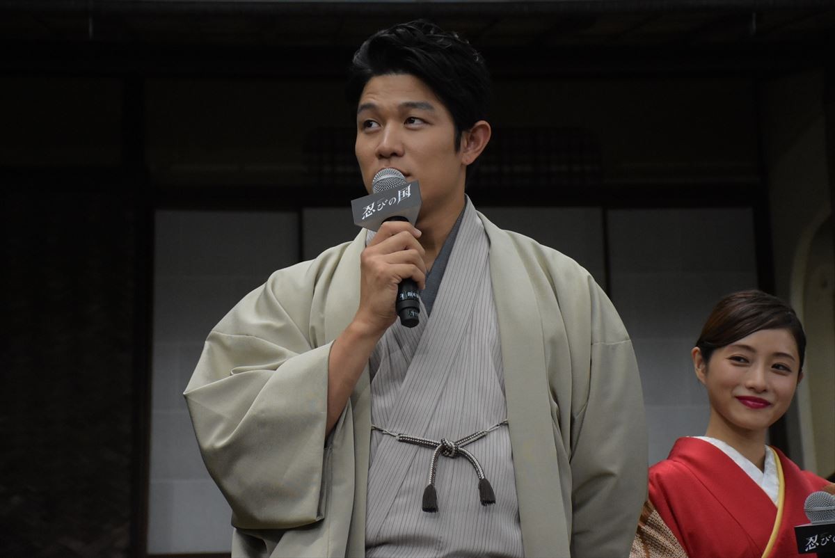 大野智、和装アクションに“マジックテープ”が大活躍 おみくじ結果に悔しさ滲ます