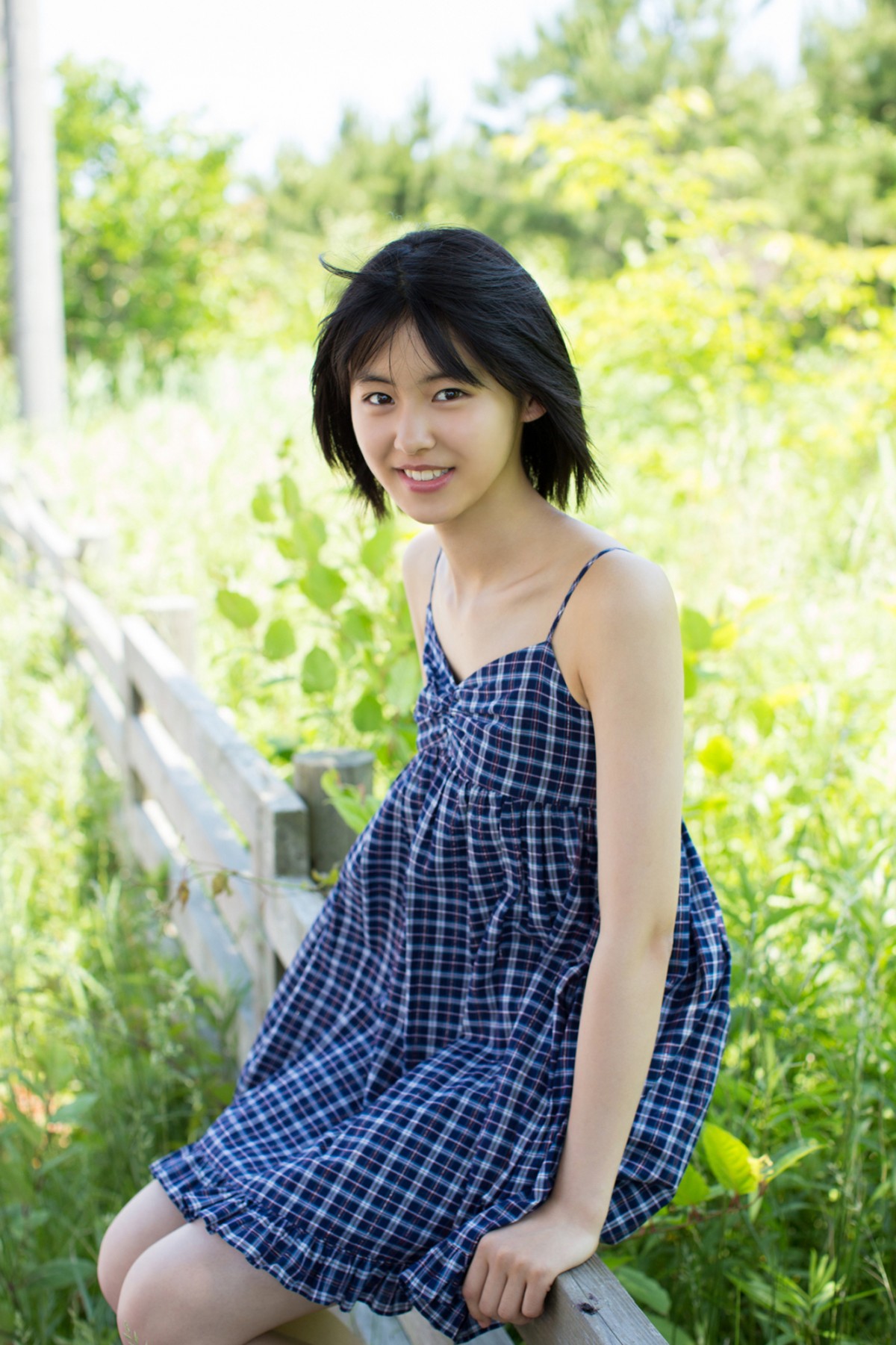 竹内愛紗、デビュー3ヵ月で異例の抜擢 『週刊ヤングジャンプ』表紙に登場