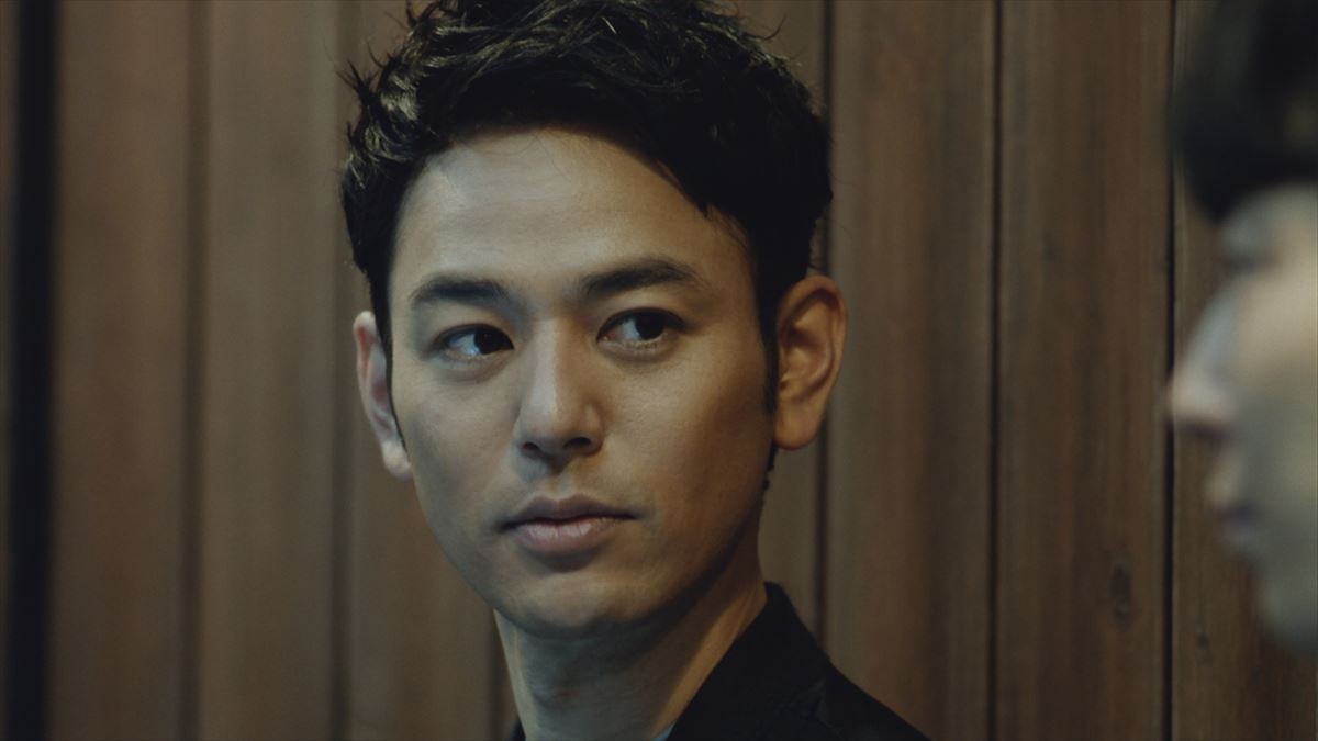 星野源、“大人エレベーター”36階に登場　妻夫木聡と「大人とは」CM解禁