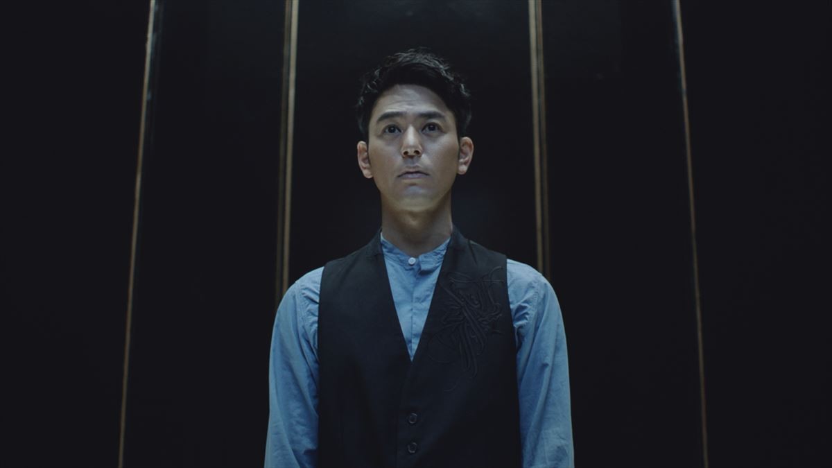 星野源、“大人エレベーター”36階に登場　妻夫木聡と「大人とは」CM解禁