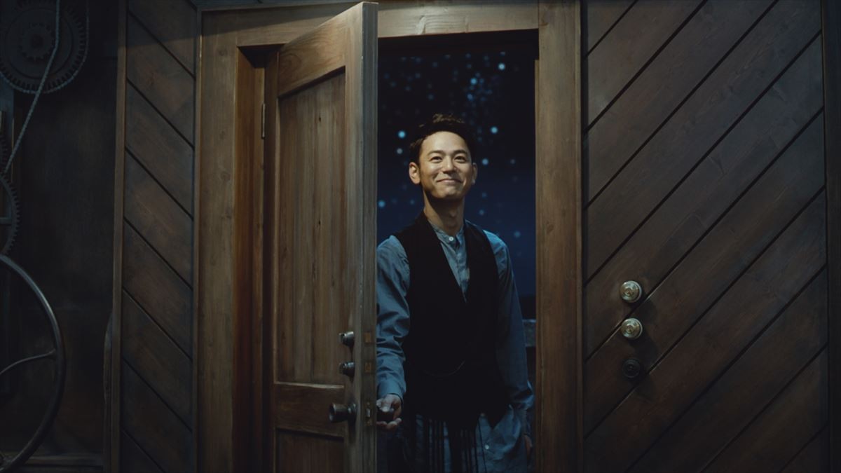 星野源、“大人エレベーター”36階に登場　妻夫木聡と「大人とは」CM解禁