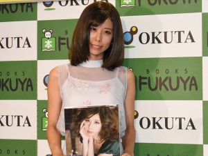 写真集「i」出版イベントを行った有村藍里