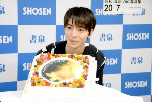 高杉真宙、2nd写真集『20／7』発売記念握手会に出席