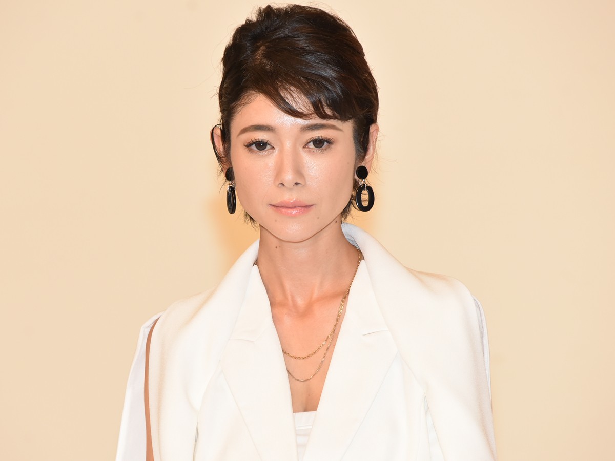 吉瀬美智子、一児の母・真木よう子の美腹筋に「見事」と感服