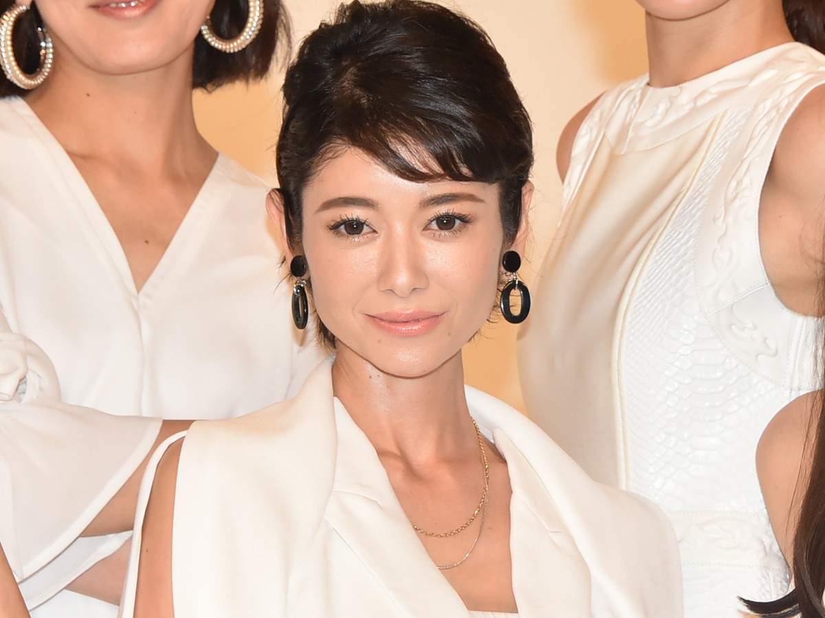 吉瀬美智子、一児の母・真木よう子の美腹筋に「見事」と感服