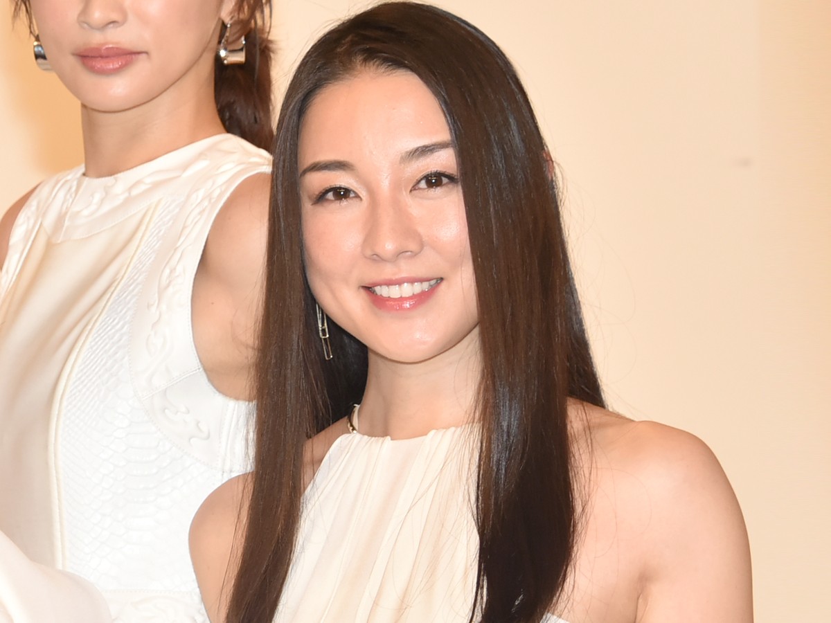 吉瀬美智子、一児の母・真木よう子の美腹筋に「見事」と感服