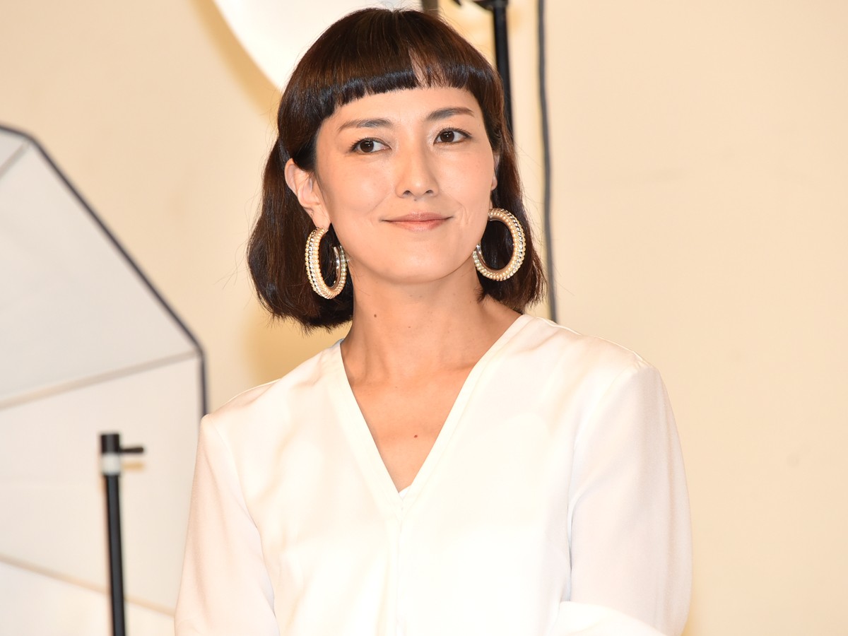 吉瀬美智子、一児の母・真木よう子の美腹筋に「見事」と感服