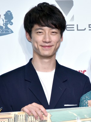 坂口健太郎、『レイトン ミステリージャーニー カトリーエイルと大富豪の陰謀』の完成披露会に登壇