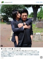 三浦翔平＆新田真剣佑、にらみ合いからのバッグハグ