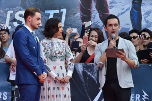 デイカー・モンゴメリー、ナオミ・スコット、『パワーレンジャー』ジャパンプレミアにて