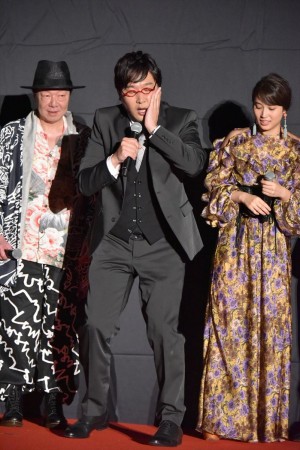 左から古田新太、山里亮太、広瀬アリス。『パワーレンジャー』ジャパンプレミアにて