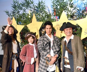 左からじゅんいちダビッドソン、岡田奈々、中川大志、平田広明、『パイレーツ・オブ・カリビアン／最後の海賊』大ヒット記念イベントにて