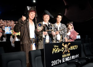 左からじゅんいちダビッドソン、平田広明、中川大志、岡田奈々、『パイレーツ・オブ・カリビアン／最後の海賊』大ヒット記念イベントにて