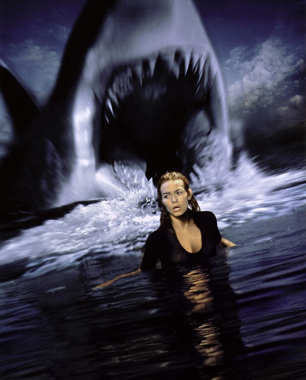 1999年のパニック映画『ディープ・ブルー』の続編がテレビ映画化(※『ディープ・ブルー(99)』場面写真)