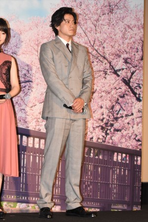 小栗旬、『君の膵臓をたべたい』完成披露舞台挨拶