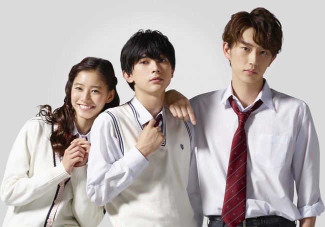 映画『あのコの、トリコ。』に出演する吉沢亮（中央）、新木優子（左）、杉野遥亮（右）