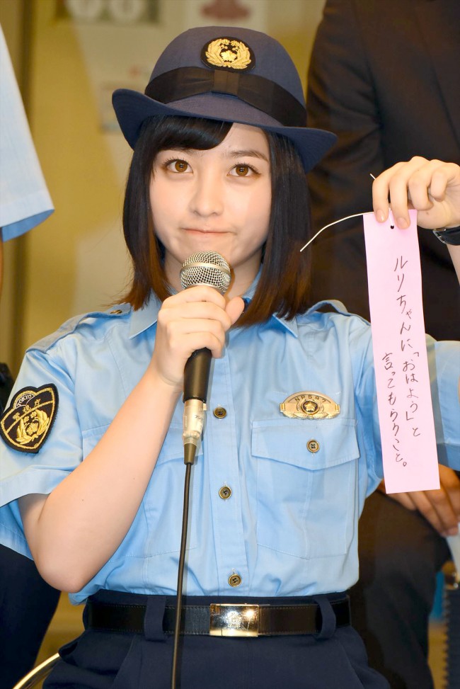 橋本環奈、『警視庁いきもの係 』記者会見に登場