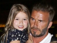 ベッカム夫妻の愛娘ハーパー、バッキンガム宮殿で誕生日をお祝い