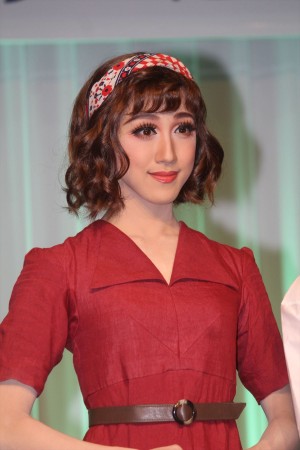 仙名彩世、宝塚『ハンナのお花屋さん』制作発表会に登壇