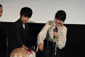 本郷奏多（左）、本田翼（右）、映画『鋼の錬金術師』ファンイベントに登壇