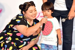 （左から）渡辺直美、川原瑛都。『カンナさーん！』特別試写会＆舞台挨拶にて