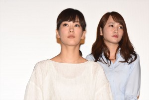 左から水川あさみ、川栄李奈、『僕たちがやりました』第１話制作発表会見に登壇