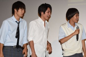 左から窪田正孝、間宮祥太朗、葉山奨之、『僕たちがやりました』第１話制作発表会見に登壇