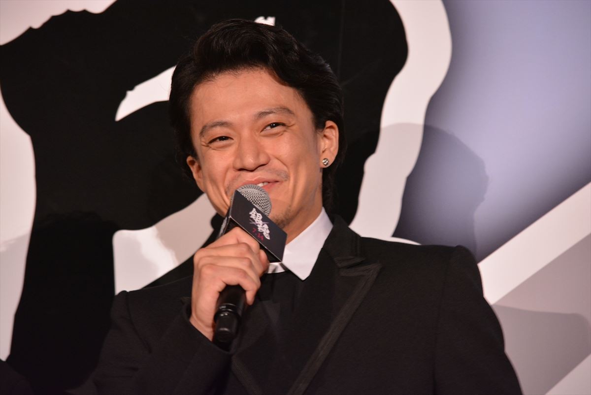 山田孝之、“顔出し一切なし”の着ぐるみ姿で『銀魂』舞台挨拶に登壇！