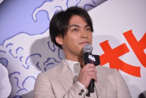 柳楽優弥、映画『銀魂』 初日舞台挨拶に登壇