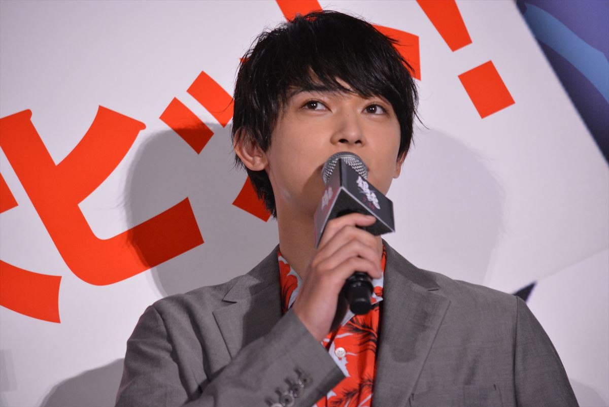 山田孝之、“顔出し一切なし”の着ぐるみ姿で『銀魂』舞台挨拶に登壇！