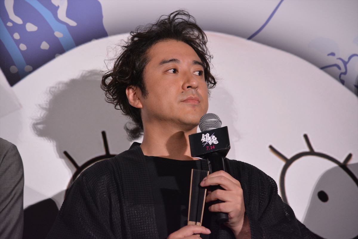 山田孝之、“顔出し一切なし”の着ぐるみ姿で『銀魂』舞台挨拶に登壇！