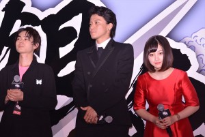 左から菅田将暉、小栗旬、橋本環奈、映画『銀魂』 初日舞台挨拶に登壇