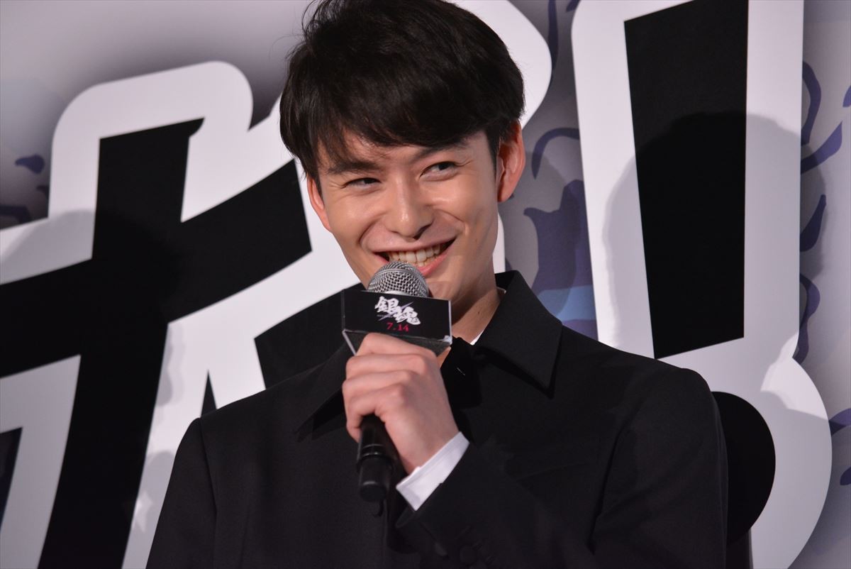 山田孝之、“顔出し一切なし”の着ぐるみ姿で『銀魂』舞台挨拶に登壇！