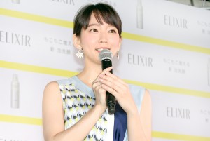 吉岡里帆、資生堂エリクシール新作CM発表会に登場