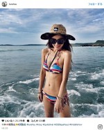 ぱっと見20代！ アラフォー三姉妹の写真が話題　※海外メディア「Mirror Online」のスクリーンショット