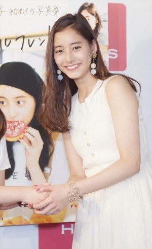 新木優子、写真集『ガールフレンド』発売記念イベントに登場