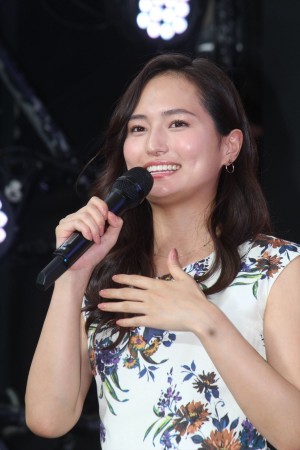 山賀琴子、『あいの結婚相談所』制作発表に登壇