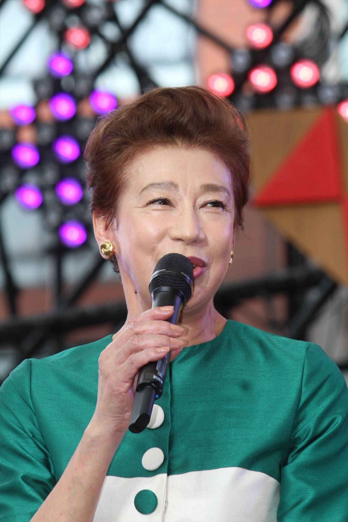 山崎育三郎、「全て出しきってます」歌・ダンス・派手衣装で初主演作を熱演