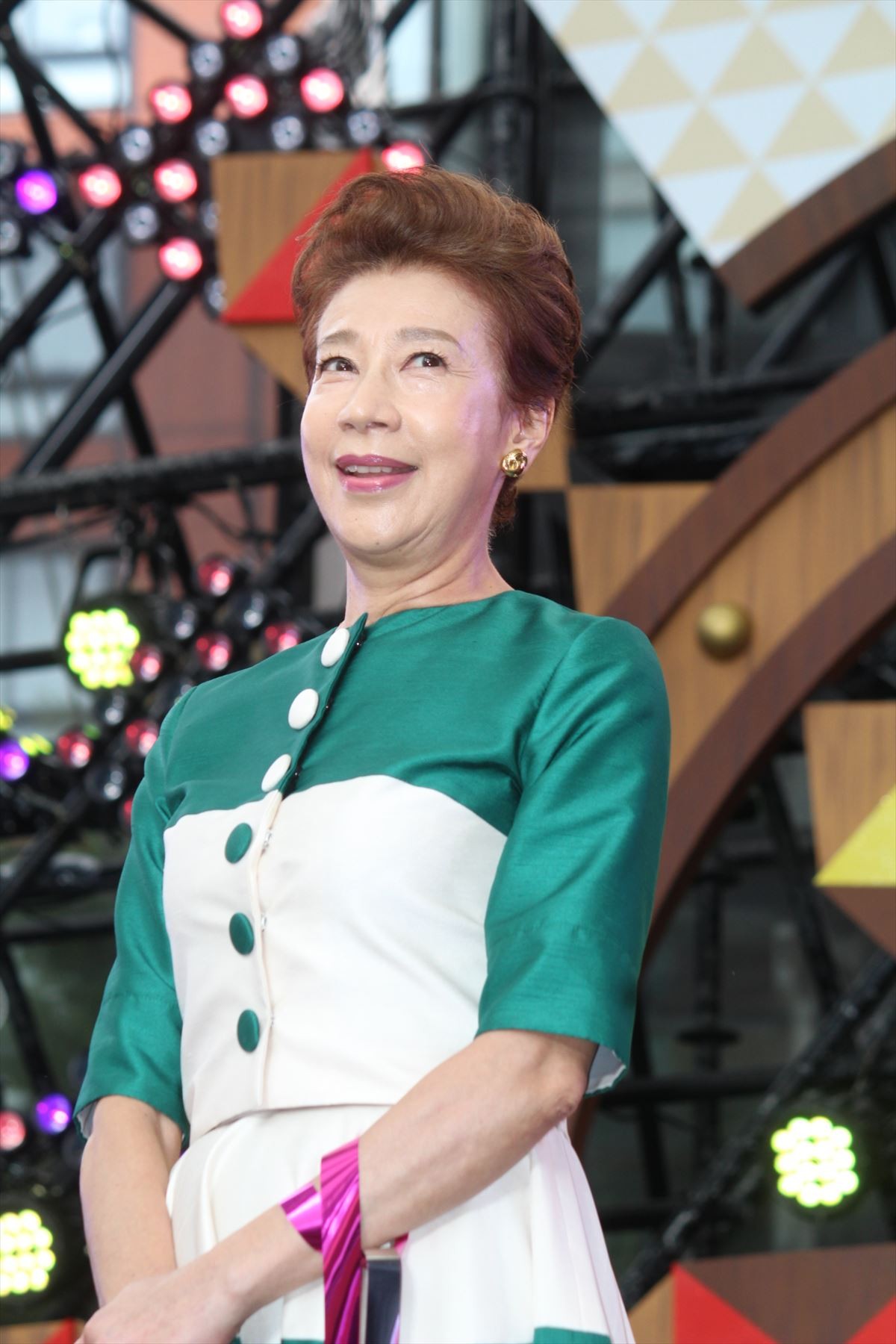山崎育三郎、「全て出しきってます」歌・ダンス・派手衣装で初主演作を熱演