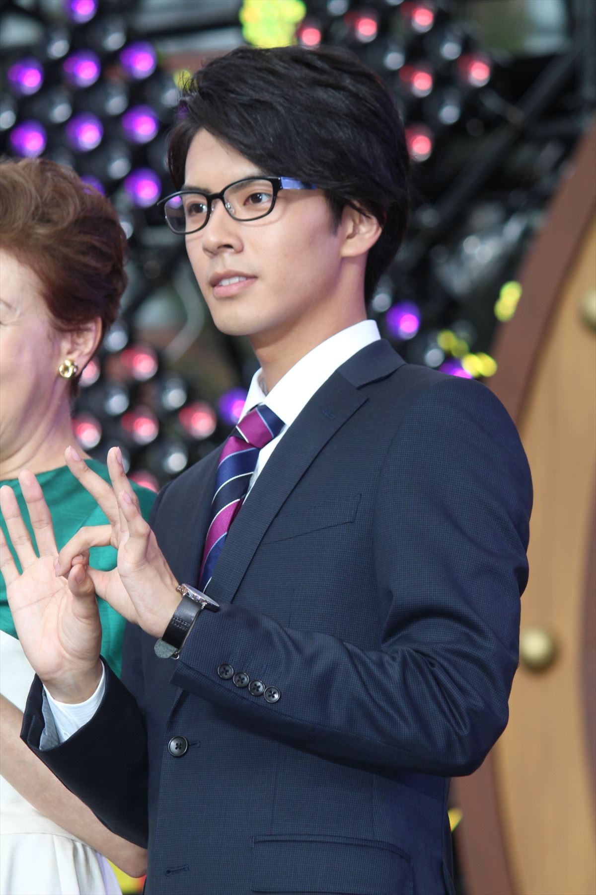 山崎育三郎、「全て出しきってます」歌・ダンス・派手衣装で初主演作を熱演