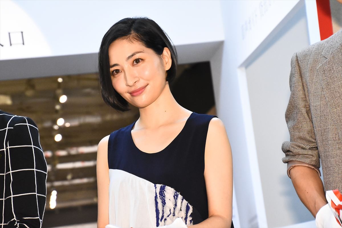 神谷浩史、「とにかく圧倒された」　坂本真綾＆梶裕貴と『西尾維新大辞展』来場