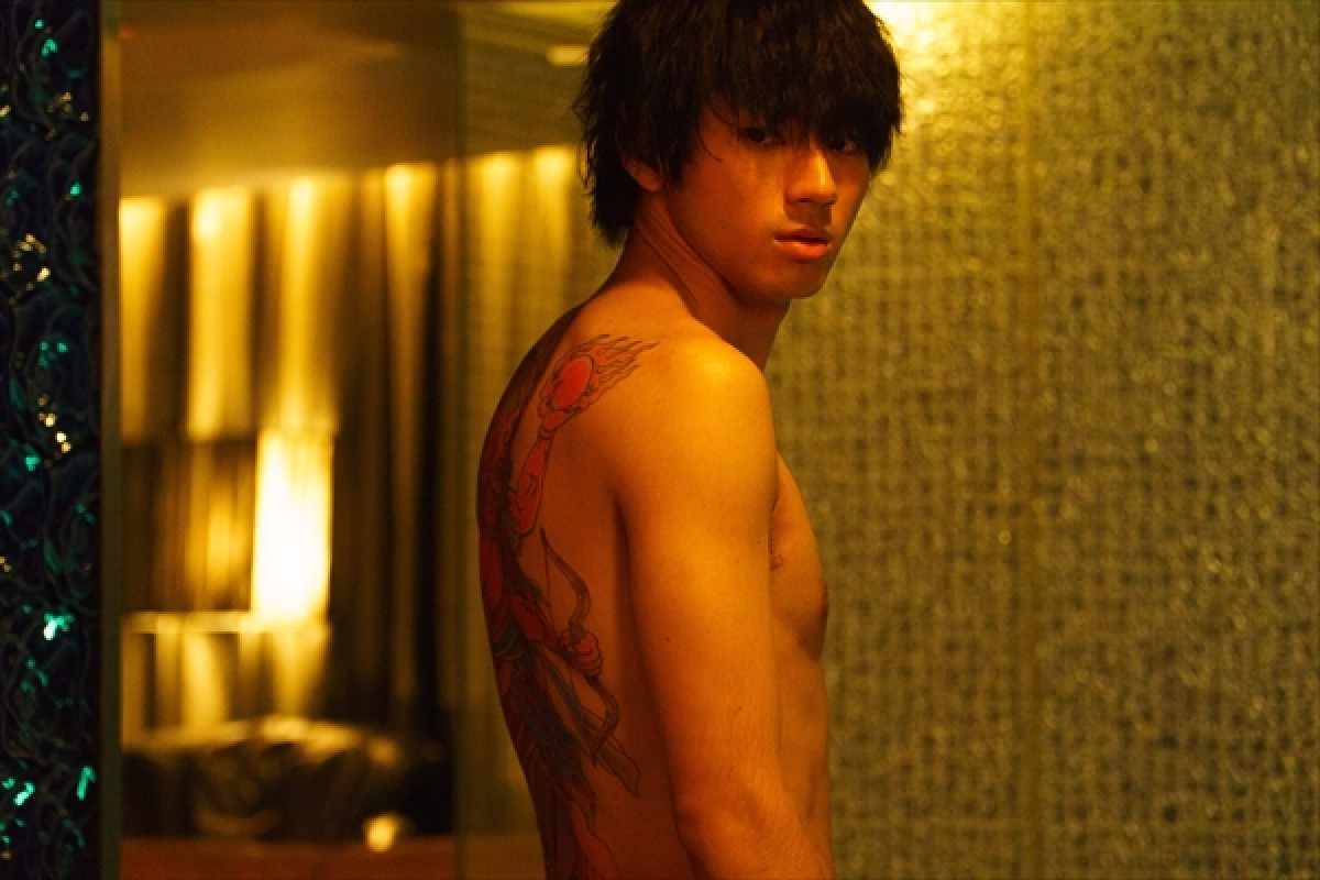 山田裕貴、背中一面の刺青姿に衝撃　映画『闇金ドッグス6』予告編解禁