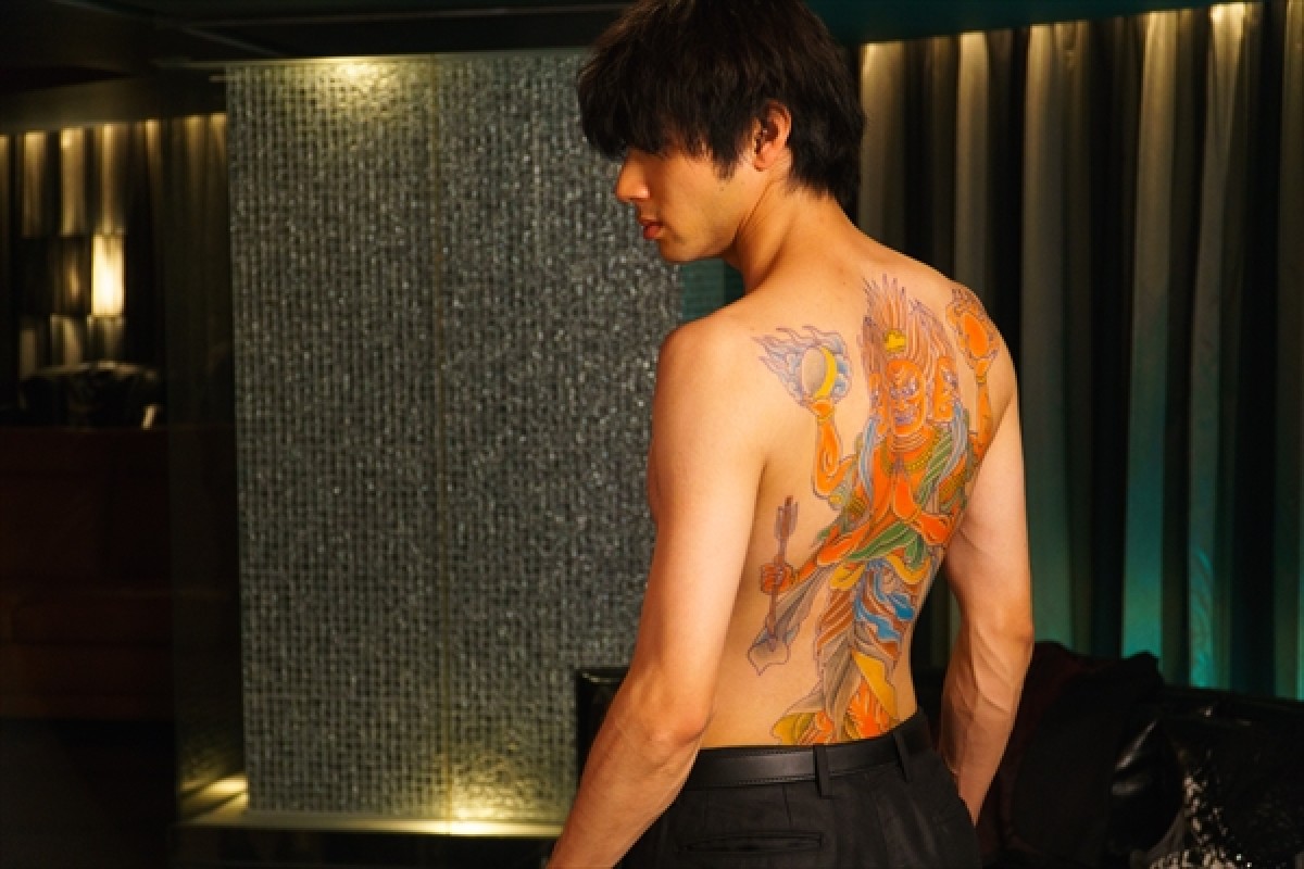 山田裕貴、背中一面の刺青姿に衝撃　映画『闇金ドッグス6』予告編解禁